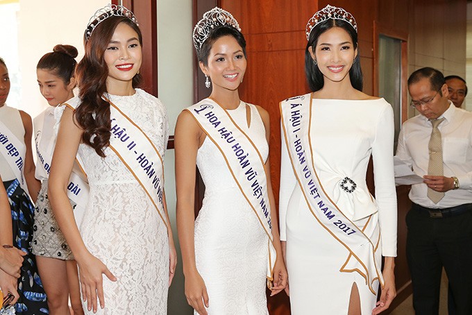 HHen Niê và hai Á hậu đọ sắc cùng Miss Universe 2008 Dayana Mendoza - 1