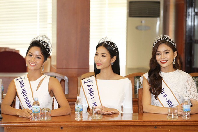 HHen Niê và hai Á hậu đọ sắc cùng Miss Universe 2008 Dayana Mendoza - 2