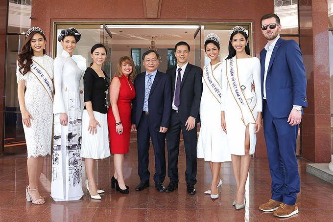 HHen Niê và hai Á hậu đọ sắc cùng Miss Universe 2008 Dayana Mendoza - 3