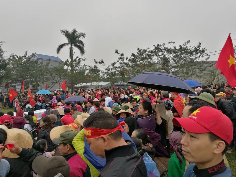 Trực tiếp tại nhà Quang Hải: Quang Hải ghi bàn, sân vận động thôn như "nổ tung" hình ảnh 6 truc tiep tai nha quang hai: quang hai ghi ban, san van dong thon nhu "no tung" hinh anh 6