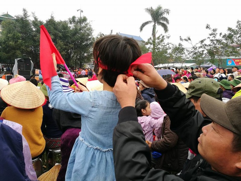 Trực tiếp tại nhà Quang Hải: Quang Hải ghi bàn, sân vận động thôn như "nổ tung" hình ảnh 8 truc tiep tai nha quang hai: quang hai ghi ban, san van dong thon nhu "no tung" hinh anh 8