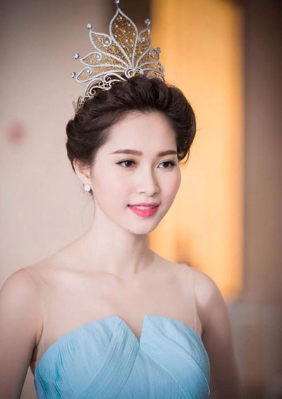 Những mỹ nhân Việt “muối mặt” vì nói dối, dang dở đường học hành hình ảnh 4 nhung my nhan viet “muoi mat” vi noi doi, dang do duong hoc hanh hinh anh 4