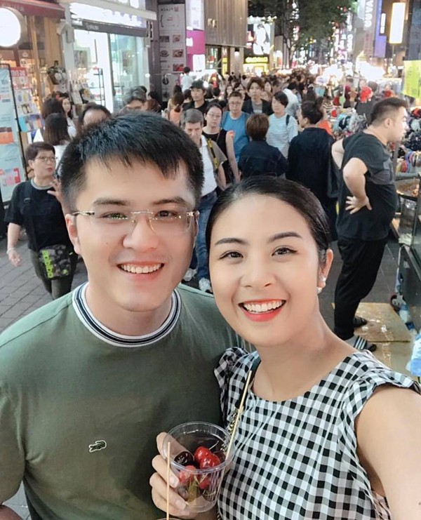 Ngọc Hân chia sẻ hình ảnh với anh bạn lâu năm khiến nhiều người nghĩ