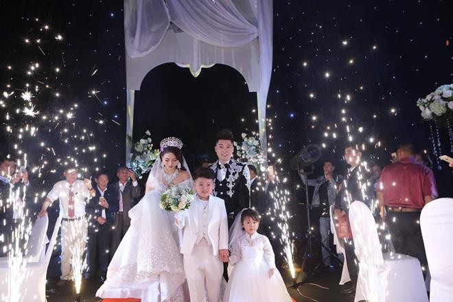 Đám cưới 'khủng' 4 tỷ ở Thái Nguyên: Bất ngờ về cô dâu và chú rể hình ảnh 4 dam cuoi 'khung' 4 ty o thai nguyen: bat ngo ve co dau va chu re hinh anh 4