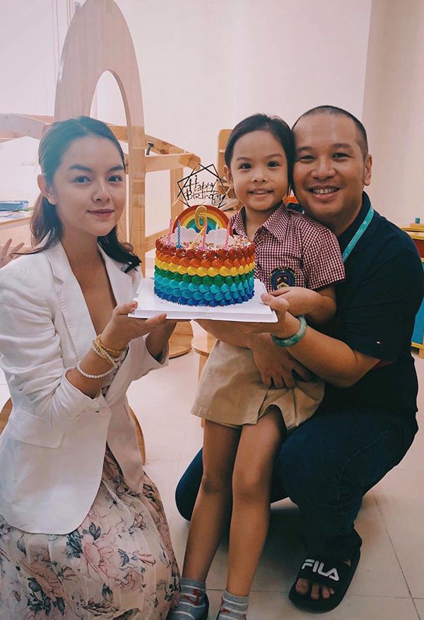 Phạm Quỳnh Anh và Quang Huy cùng nhau tổ chức sinh nhật cho con gái lớn Tuệ Lâm hôm 1/11/2018.