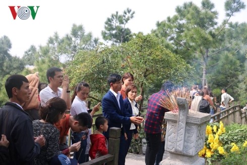 hàng ngàn người viếng mộ đại tướng võ nguyên giáp dịp tết hình 4 hang ngan nguoi vieng mo dai tuong vo nguyen giap dip tet hinh 4