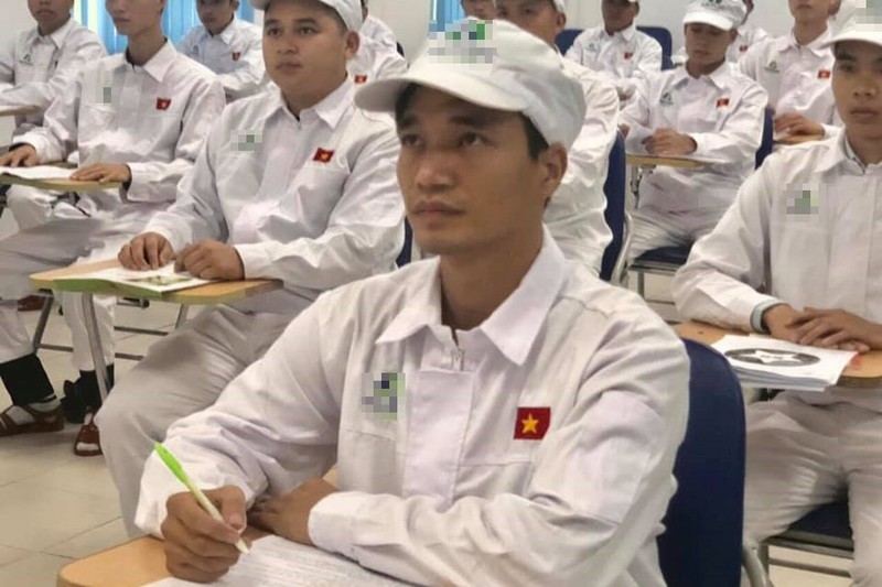"Ca sĩ Lệ Rơi" bất ngờ đi làm công nhân sau thời gian "ở ẩn" hình ảnh 1 "ca si le roi" bat ngo di lam cong nhan sau thoi gian "o an" hinh anh 1