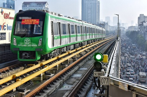 Tuyến đường sắt đô thị Cát Linh - Hà Đông dự kiến đi vào hoạt động từ tháng 4/2019 sẽ góp phần giảm ùn tắc tuyến đường Nguyễn Trãi. Ảnh: Dương Tâm.