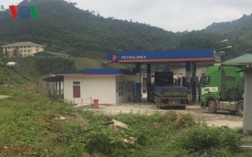 nam nhân viên 29 tuổi chết trong tư thế treo cổ tại cửa hàng xăng dầu hình 1 nam nhan vien 29 tuoi chet trong tu the treo co tai cua hang xang dau hinh 1