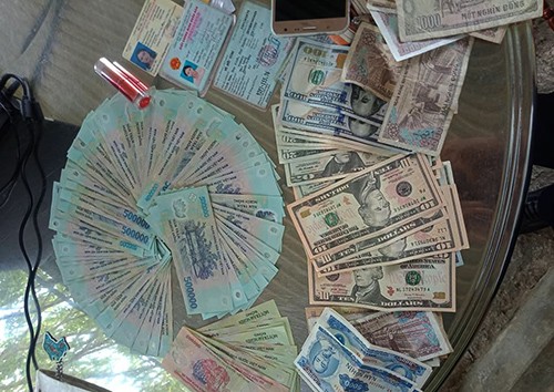Số tài sản anh Thành nhặt được. Ảnh: NVCC.