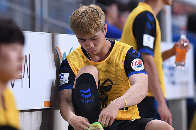 Công Phượng không được tân HLV Incheon đánh giá cao. Ảnh: Incheon Utd.