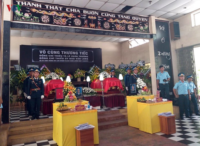dòng người tiễn biệt hai phi công quân sự hy sinh tại khánh hòa hình 2 dong nguoi tien biet hai phi cong quan su hy sinh tai khanh hoa hinh 2