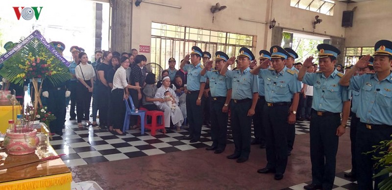 dòng người tiễn biệt hai phi công quân sự hy sinh tại khánh hòa hình 1 dong nguoi tien biet hai phi cong quan su hy sinh tai khanh hoa hinh 1
