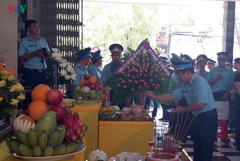 dòng người tiễn biệt hai phi công quân sự hy sinh tại khánh hòa hình 4 dong nguoi tien biet hai phi cong quan su hy sinh tai khanh hoa hinh 4