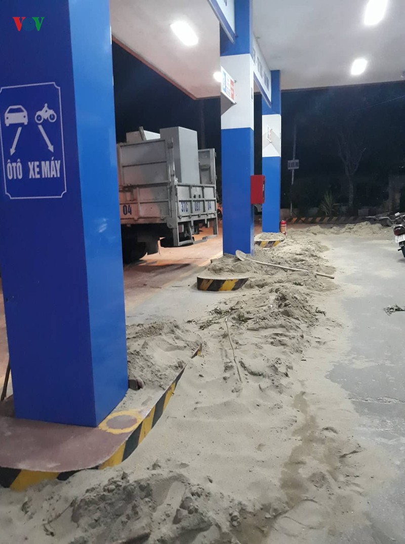 ảnh: lửa bao trùm dãy hồng lĩnh, bất ngờ đổi chiều tiến sát khu dân cư hình 3 anh: lua bao trum day hong linh, bat ngo doi chieu tien sat khu dan cu hinh 3