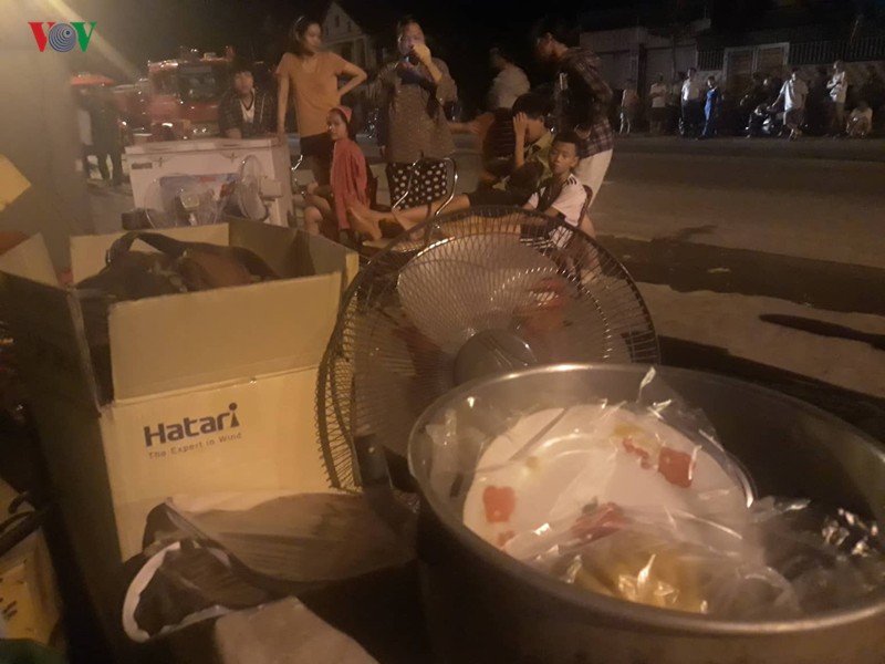 ảnh: lửa bao trùm dãy hồng lĩnh, bất ngờ đổi chiều tiến sát khu dân cư hình 7 anh: lua bao trum day hong linh, bat ngo doi chieu tien sat khu dan cu hinh 7