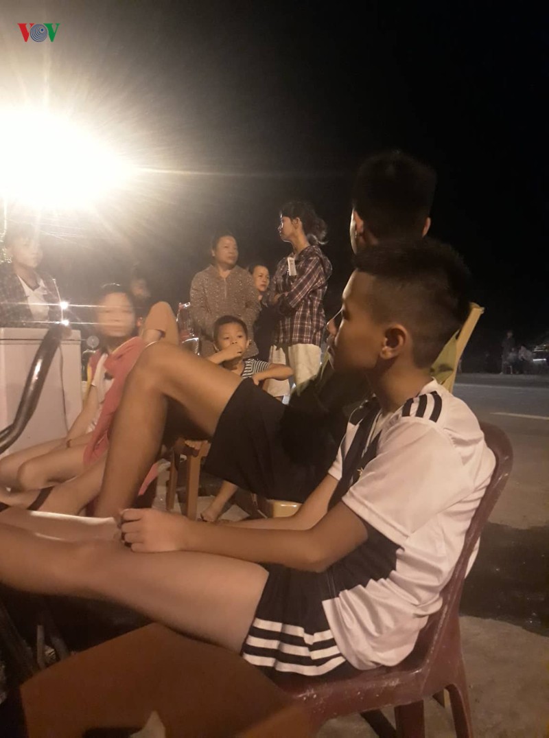 ảnh: lửa bao trùm dãy hồng lĩnh, bất ngờ đổi chiều tiến sát khu dân cư hình 6 anh: lua bao trum day hong linh, bat ngo doi chieu tien sat khu dan cu hinh 6