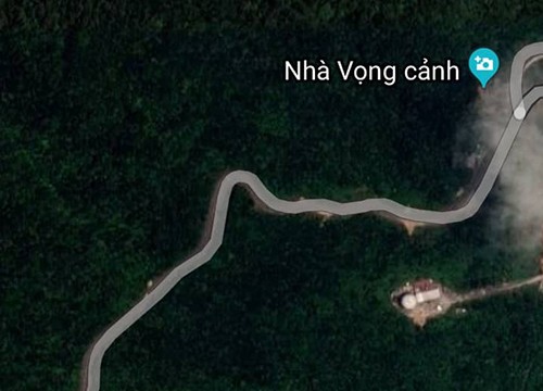 Đoạn đường gia đình chị Vân gặp nạn có nhiều khúc cua và dốc. Ảnh vệ tinh.