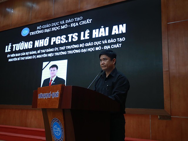 Nghẹn ngào lễ tưởng nhớ Thứ trưởng Lê Hải An tại ĐH Mỏ Địa chất hình ảnh 4 nghen ngao le tuong nho thu truong le hai an tai dh mo dia chat hinh anh 4