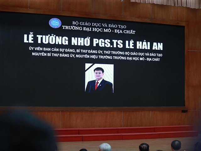 Nghẹn ngào lễ tưởng nhớ Thứ trưởng Lê Hải An tại ĐH Mỏ Địa chất hình ảnh 2 nghen ngao le tuong nho thu truong le hai an tai dh mo dia chat hinh anh 2