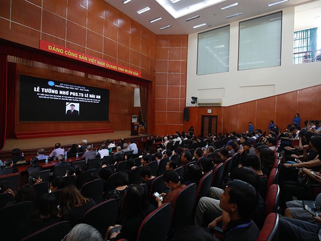 Nghẹn ngào lễ tưởng nhớ Thứ trưởng Lê Hải An tại ĐH Mỏ Địa chất hình ảnh 1 nghen ngao le tuong nho thu truong le hai an tai dh mo dia chat hinh anh 1