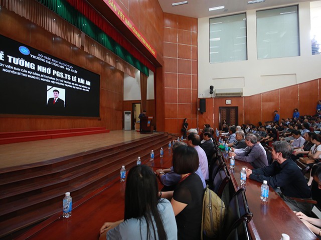 Nghẹn ngào lễ tưởng nhớ Thứ trưởng Lê Hải An tại ĐH Mỏ Địa chất hình ảnh 6 nghen ngao le tuong nho thu truong le hai an tai dh mo dia chat hinh anh 6