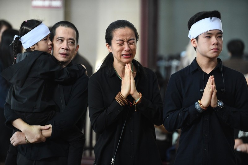 Đạo diễn Đỗ Đức Thành gắng kìm nước mắt, tiễn con gái "thiên thần" về thiên đường hình ảnh 7 dao dien do duc thanh gang kim nuoc mat, tien con gai "thien than" ve thien duong hinh anh 7