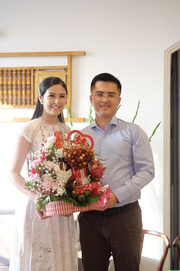 Ngọc Hân và bạn trai lâu năm trong lễ dạm ngõhôm 23/11.
