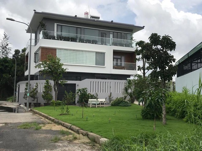 Người đẹp khiến Trường Giang mê mẩn: Chồng cưng như trứng mỏng, ở biệt thự thênh thang hình ảnh 6 nguoi dep khien truong giang me man: chong cung nhu trung mong, o biet thu thenh thang hinh anh 6