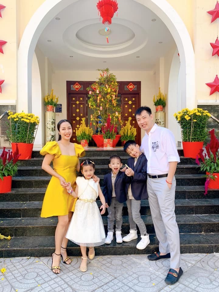 Người đẹp khiến Trường Giang mê mẩn: Chồng cưng như trứng mỏng, ở biệt thự thênh thang hình ảnh 4 nguoi dep khien truong giang me man: chong cung nhu trung mong, o biet thu thenh thang hinh anh 4