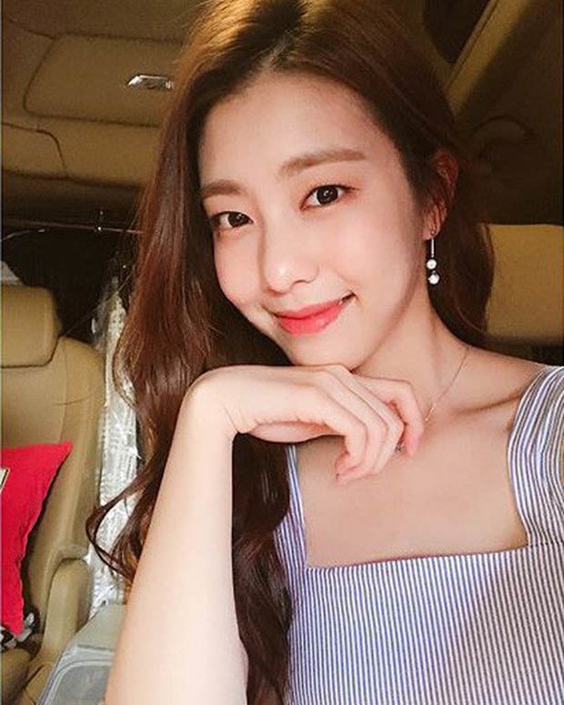 Bà xã MC kém 17 tuổi khiến mĩ nam 'Giầy thuỷ tinh' say đắm từ lần gặp đầu tiên Học vấn đáng nể của MC kém 17 tuổi được mỹ nam 'Giầy thuỷ tinh' cầu hôn