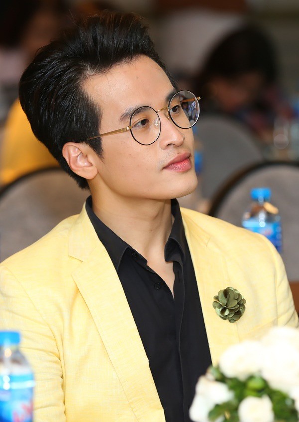 Bị hỏi chuyện tình cảm, Hà Anh Tuấn than thở: “Con gái vô lý khủng khiếp!” hình ảnh 1 bi hoi chuyen tinh cam, ha anh tuan than tho: “con gai vo ly khung khiep!” hinh anh 1