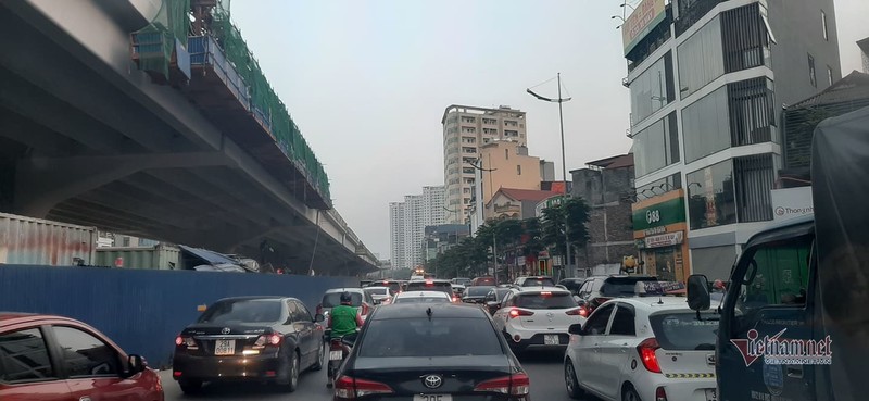 d4.jpg Nghỉ lễ 30/4, đông nghẹt bến xe, kẹt cứng đường sau nới giãn cách