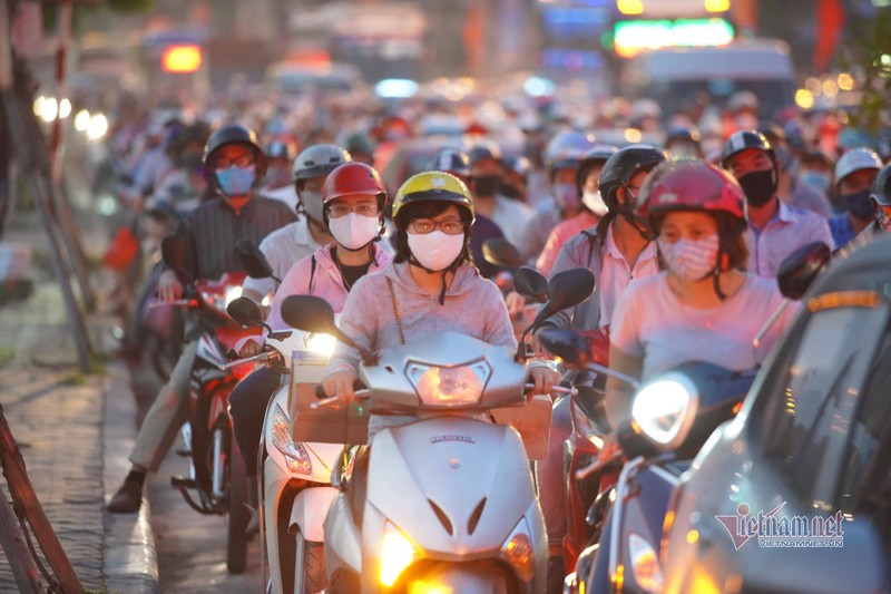 g2.jpg Nghỉ lễ 30/4, đông nghẹt bến xe, kẹt cứng đường sau nới giãn cách