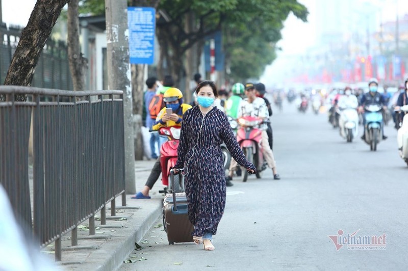 p2.jpg Nghỉ lễ 30/4, đông nghẹt bến xe, kẹt cứng đường sau nới giãn cách