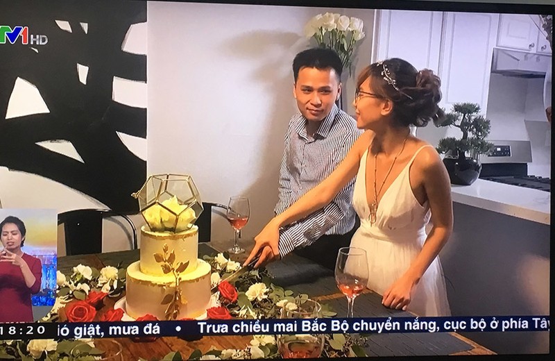 Cặp đôi Việt cưới ở Mỹ, hai họ chứng kiến qua tivi
