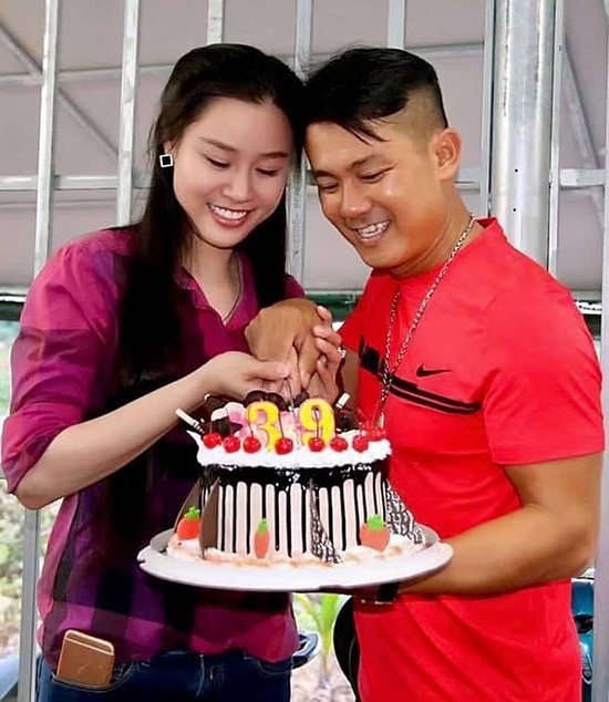 Vân Quang Long đón tuổi 39 bên vợ.