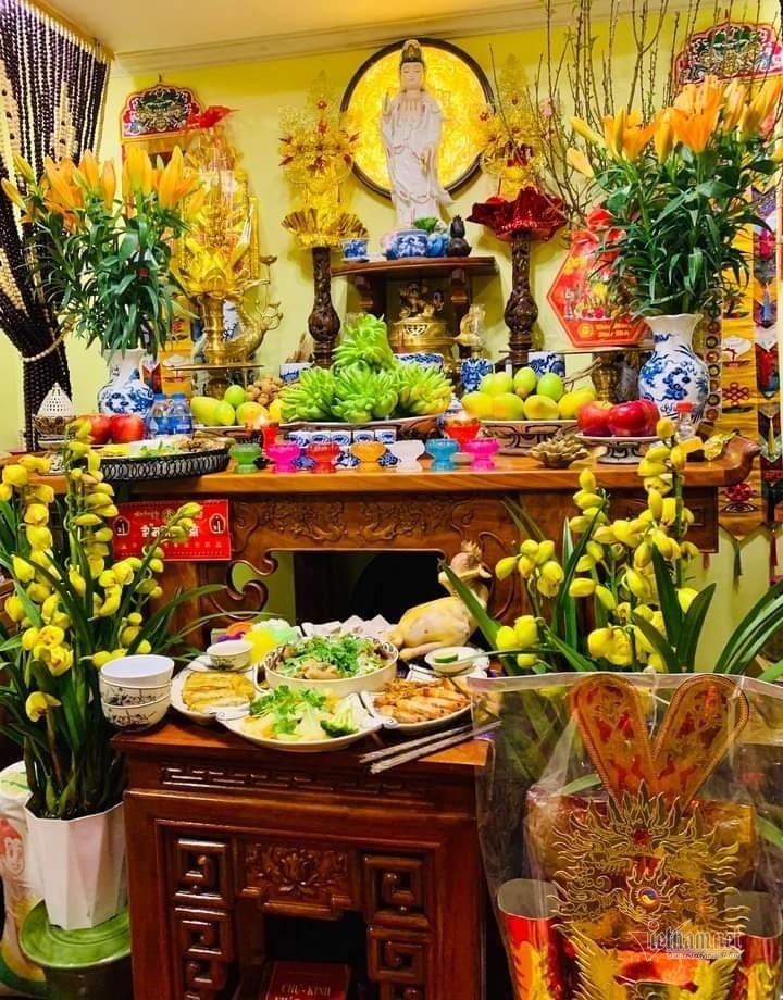 Mâm cỗ cúng Táo Quân của Công Lý, Tự Long, Hoàng Trang VTV