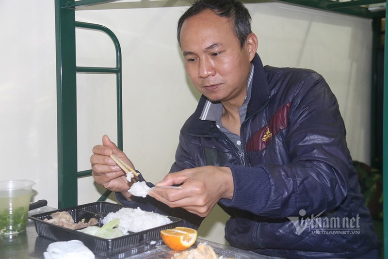 Bữa ăn 100 nghìn đồng mỗi ngày của người Hà Nội trong khu cách ly