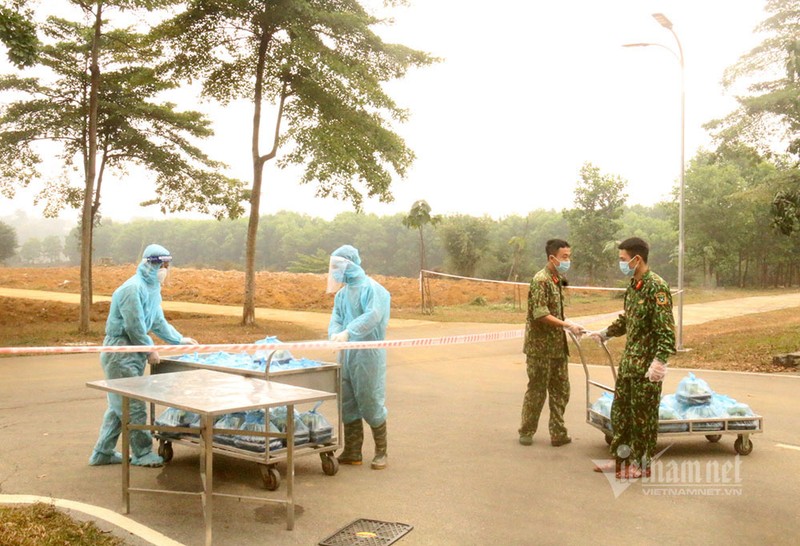 Bữa ăn 100 nghìn đồng mỗi ngày của người Hà Nội trong khu cách ly