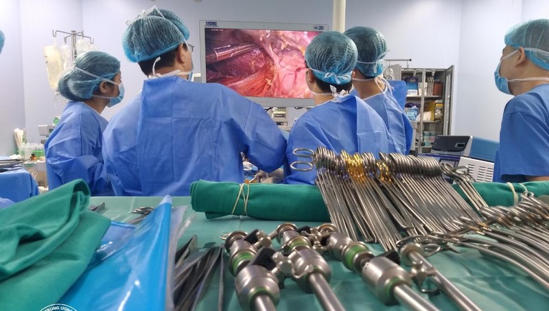 Kíp bác sĩ Bệnh viện 108 thực hiện thành công kỹ thuật phẫu thuật nội soi lấy mảnh ghép gan phải. Ảnh: Bệnh viện 108.