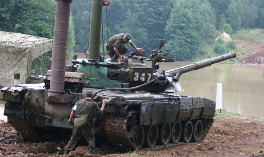 Điểm yếu lớn nhất của động cơ xe tăng T-80 là "ngốn xăng như voi uống nước"