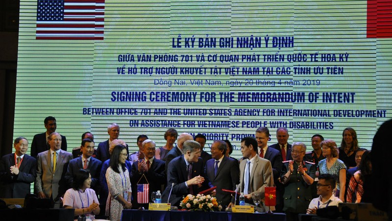 Quang cảnh buổi ký kết