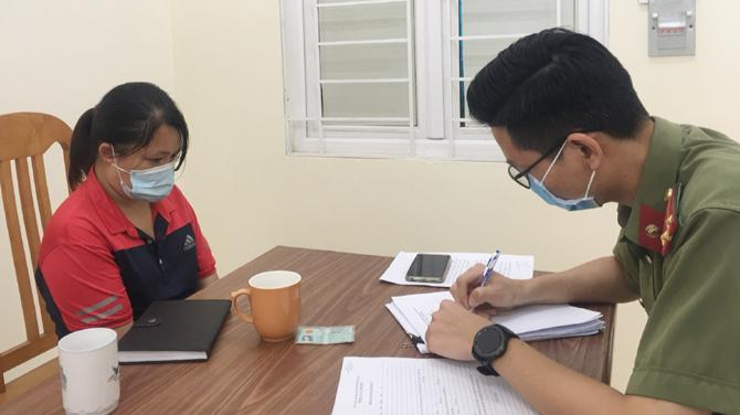 P làm việc với cơ quan công an.
