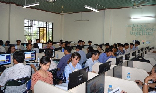 Học sinh hào hứng tham gia thi trực tuyến tìm hiểu kiến thức pháp luật