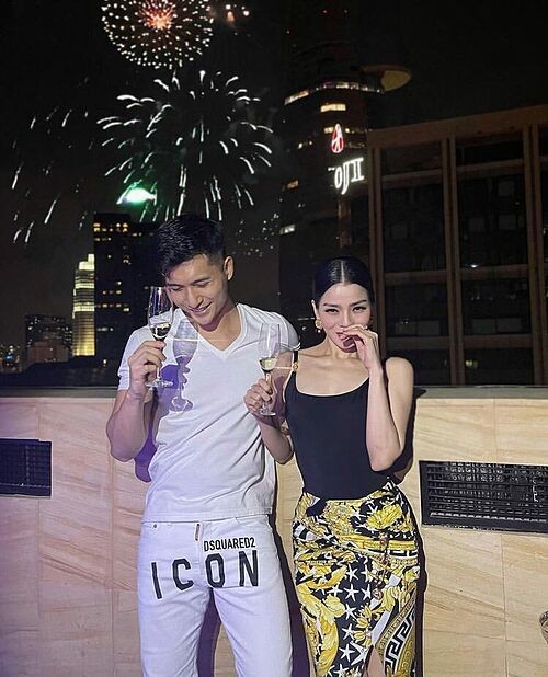 Lâm Bảo Châu nói: "Một năm thay đổi và để tìm những câu trả lời, để trọn vẹn tất cả. Một năm khép lại để bắt đầu, để cố gắng, để hoàn thiện bản thân hơn. Tạm biệt 2020 nhé!. Những khoảnh khắc tuyệt vời". (Ảnh: FBNV) Lâm Bảo Châu nói: "Một năm thay đổi và để tìm những câu trả lời, để trọn vẹn tất cả. Một năm khép lại để bắt đầu, để cố gắng, để hoàn thiện bản thân hơn. Tạm biệt 2020 nhé!. Những khoảnh khắc tuyệt vời". (Ảnh: FBNV) - Tin sao Viet - Tin tuc sao Viet - Scandal sao Viet - Tin tuc cua Sao - Tin cua Sao
