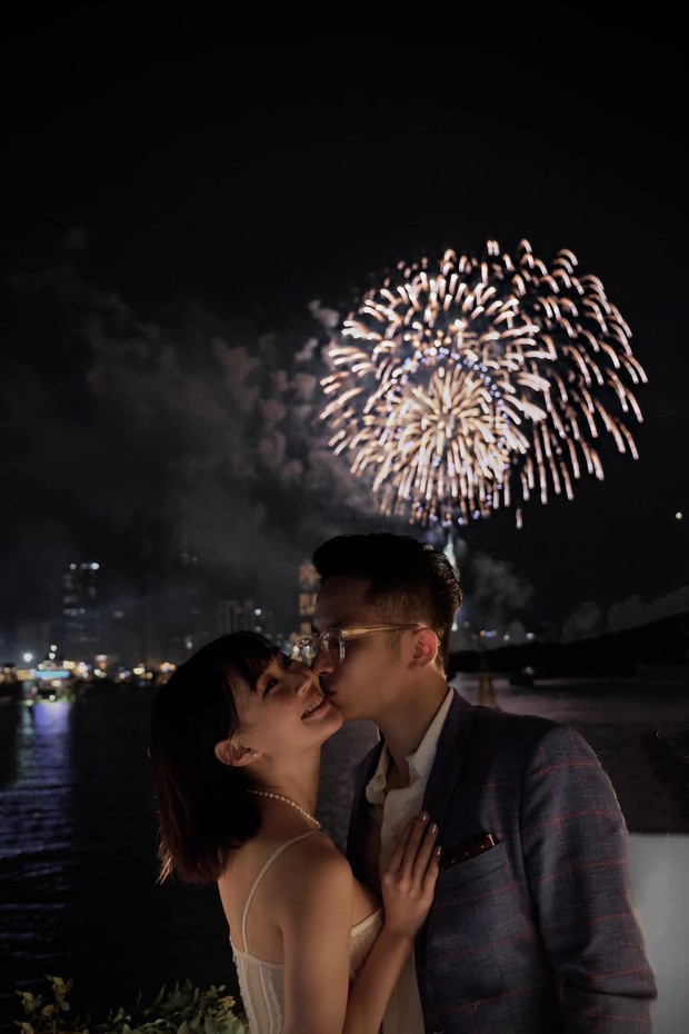 "2020 + 1 (and only)" (Tạm dịch: 2021 và anh, chỉ duy nhất mình anh), Sun Ht viết. "2020 + 1 (and only)" (Tạm dịch: 2021 và anh, chỉ duy nhất mình anh), Sun Ht viết. - Tin sao Viet - Tin tuc sao Viet - Scandal sao Viet - Tin tuc cua Sao - Tin cua Sao