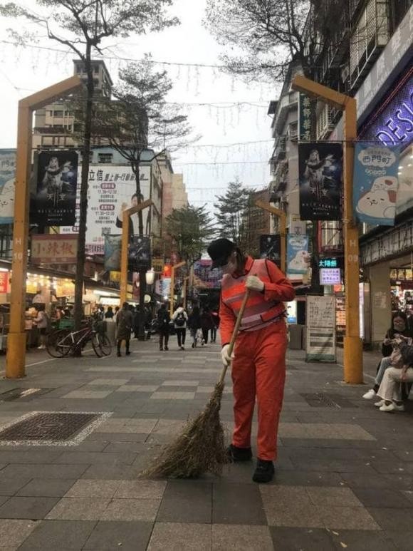 Hình ảnh trái ngược với một thời hoàng kim của La Chí Tường. (Ảnh: Sohu)