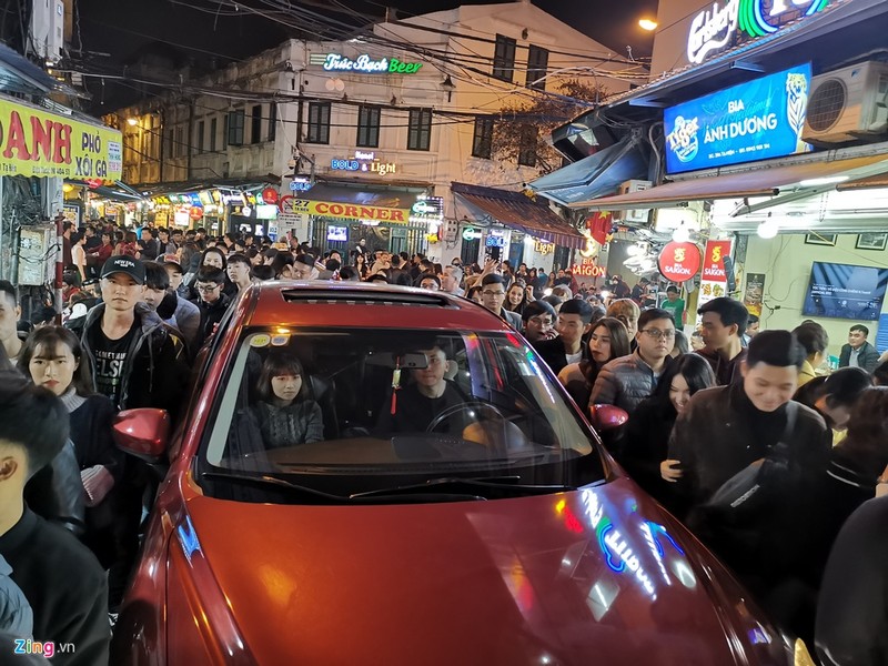 Ngat xiu giua bien nguoi don nam moi 2020 hinh anh 6 giao_thua_zing_5_.jpg