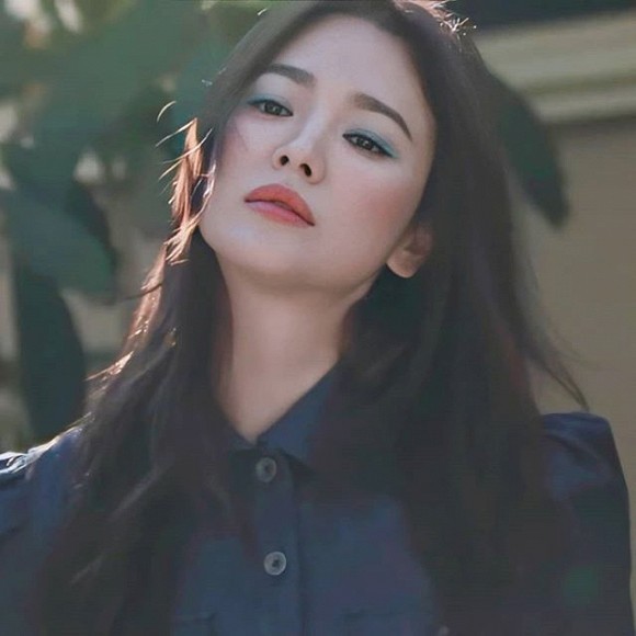 928566078135352524692276711730528082930865n-ngoisao.vn-w640-h640.jpg 2 song hye kyo, vòng eo con kiến, sao hàn
